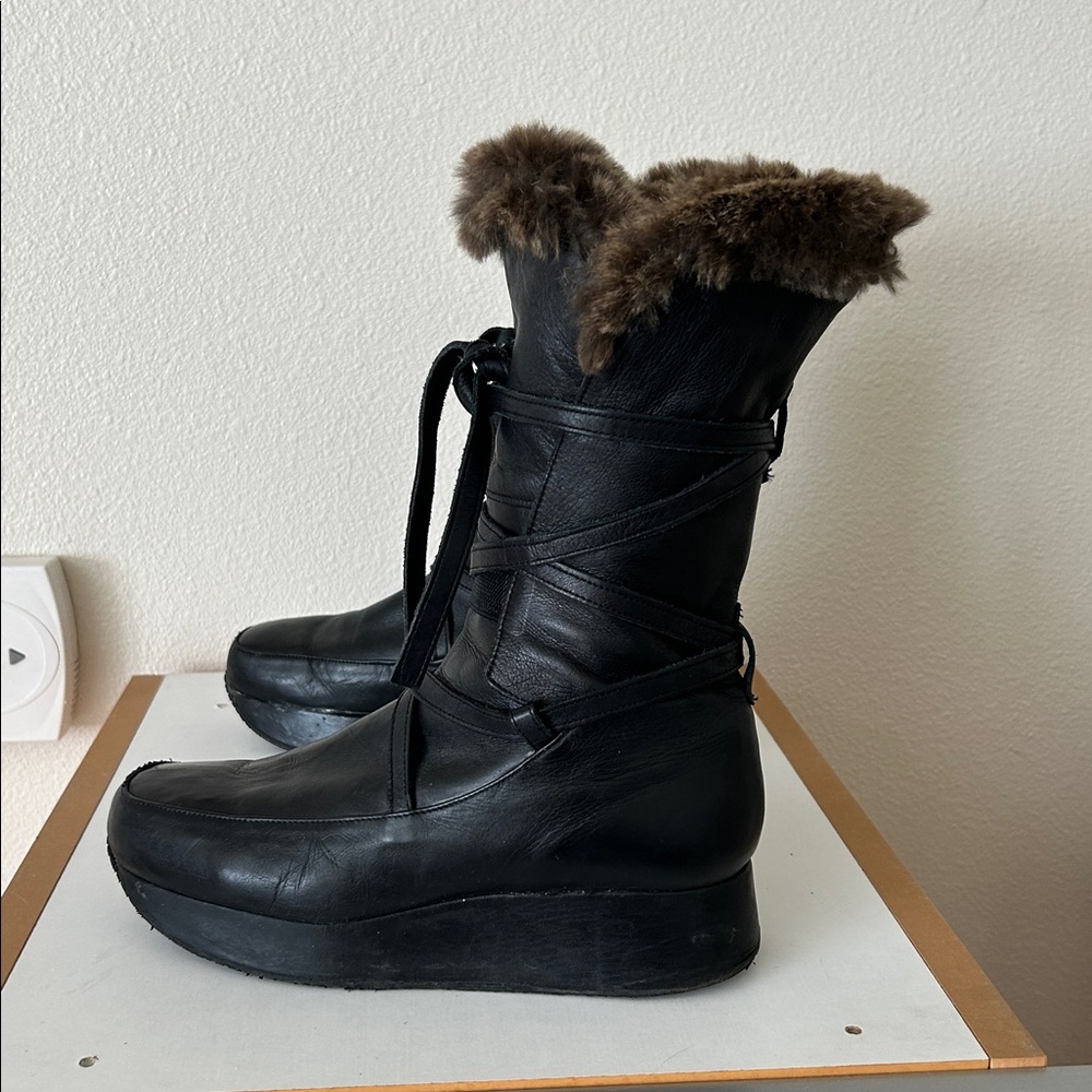 Stephane Kélian - Paris Women's Black Fur-Lined Winter Boots. Size 8 - Picture 5 of 14